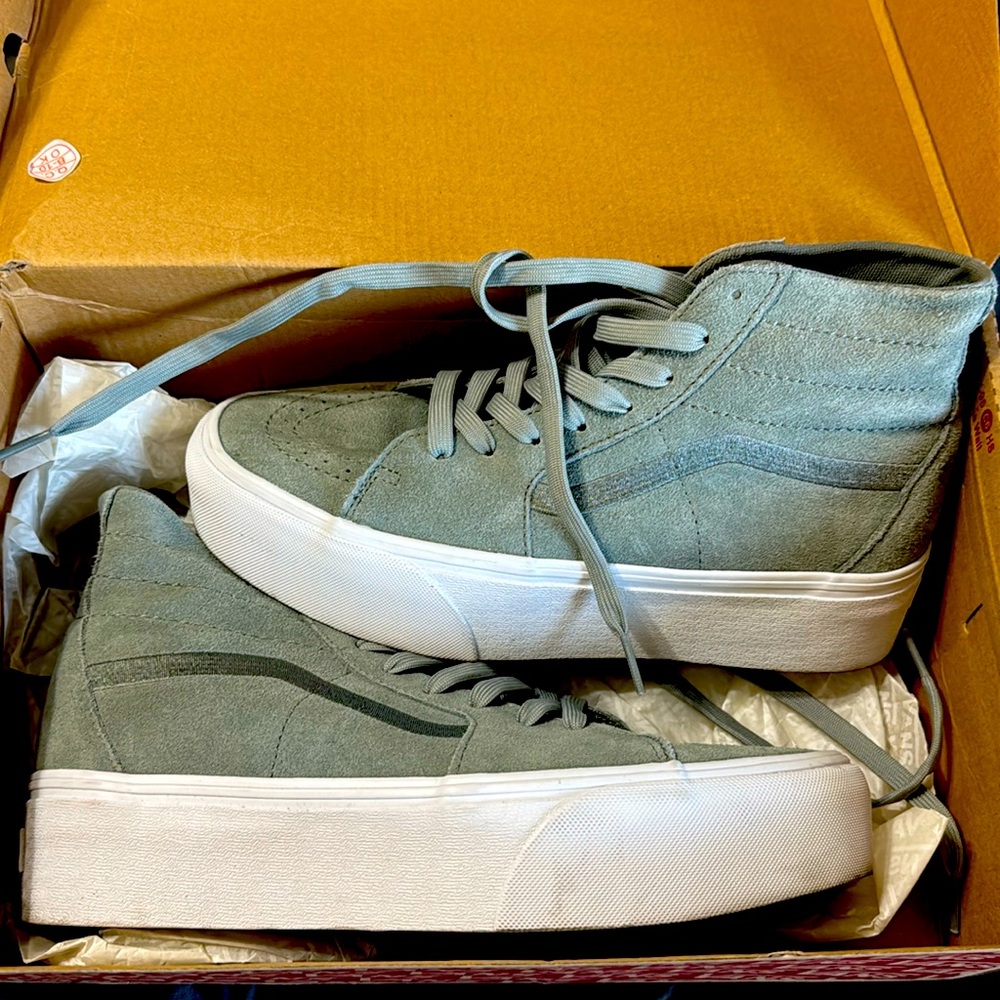 Vans Sk8-Hi Tapered
Mono Embro Shadow